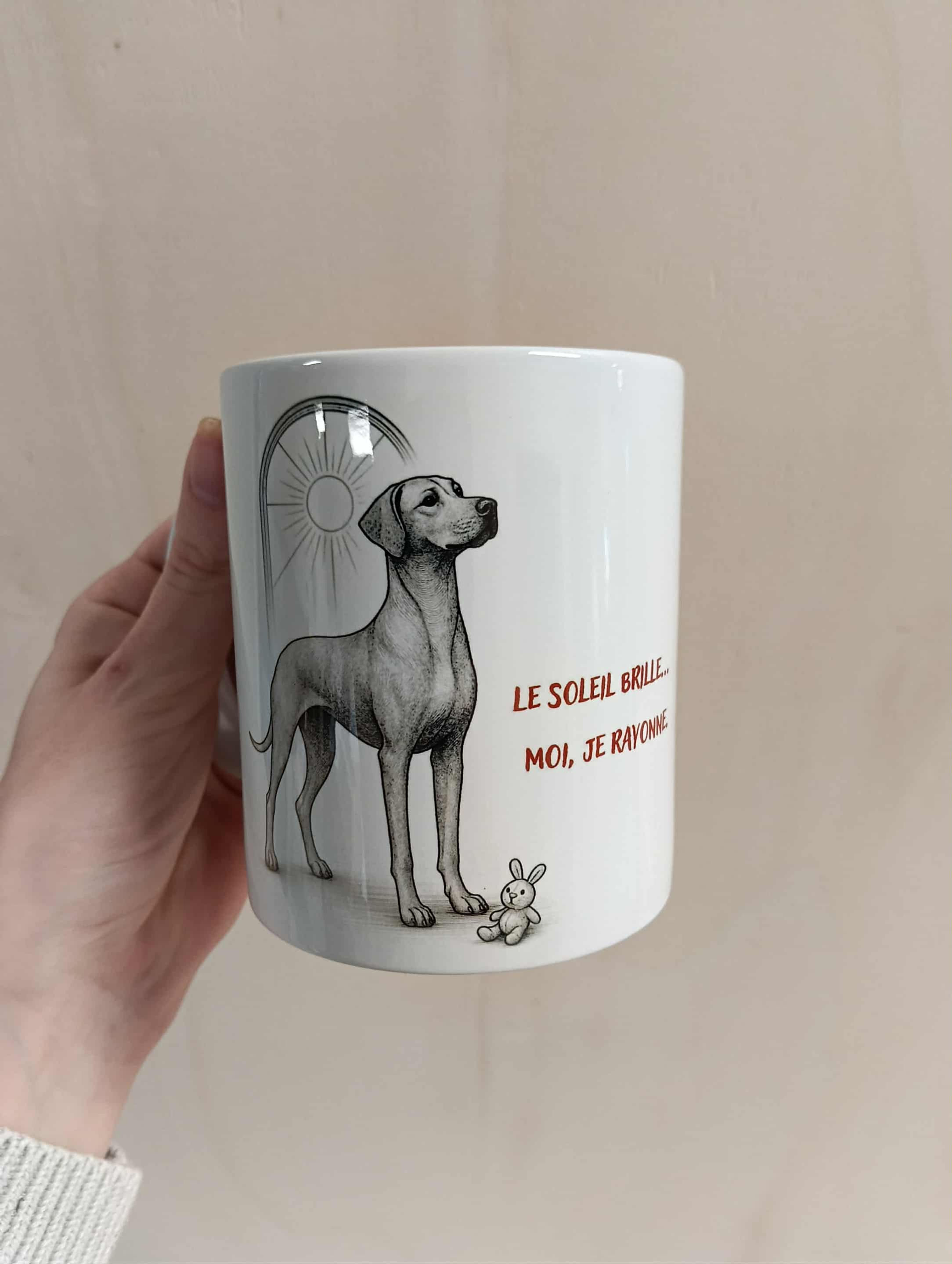 🐾 Mug “Le soleil brille… Moi, je rayonne.” – Rhodesian Ridgeback
