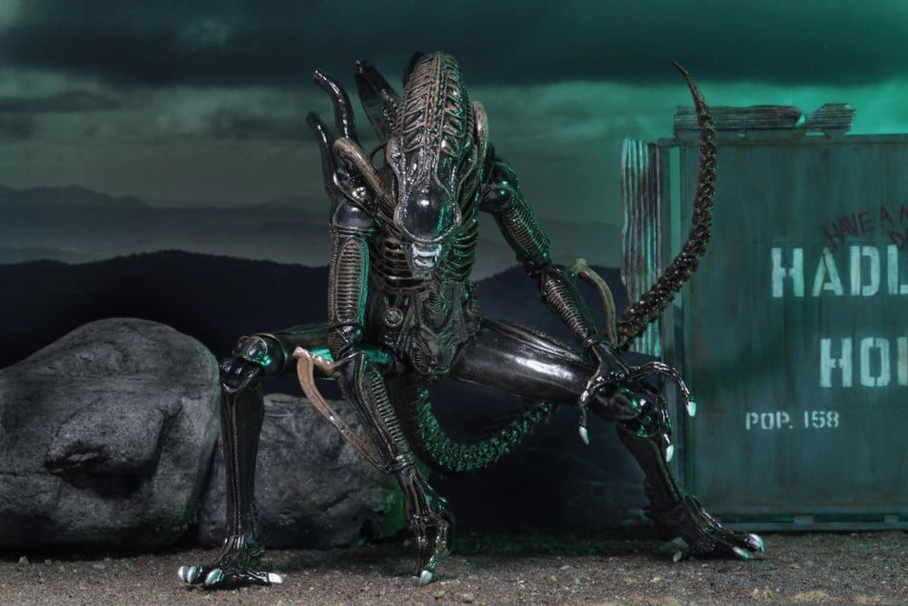 NECA Aliens Ultimate Action Figure Alien Warrior Brown