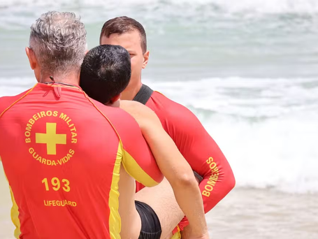 Número de afogamentos nas praias do RN aumenta quase 196% no início de 2025, diz Corpo de Bombeiros