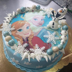 Kraina lodu! ❄️❄️❄️ #krainalodu #frozen #frozencake #tort #torturodzinowy #torcik #cake #i
