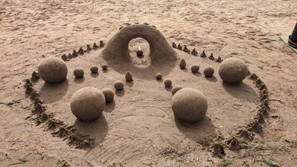 Sand globe array-Spring Lakes Watersports