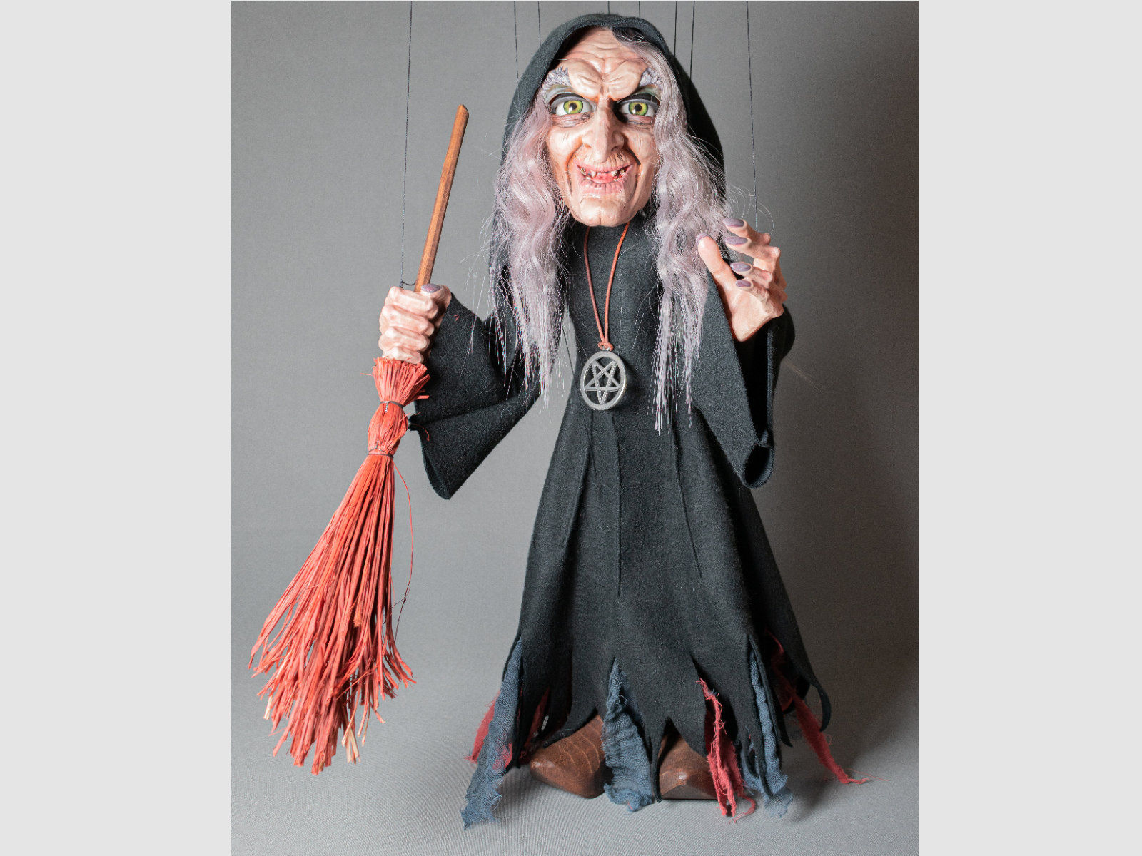 Witch with blinking eyes