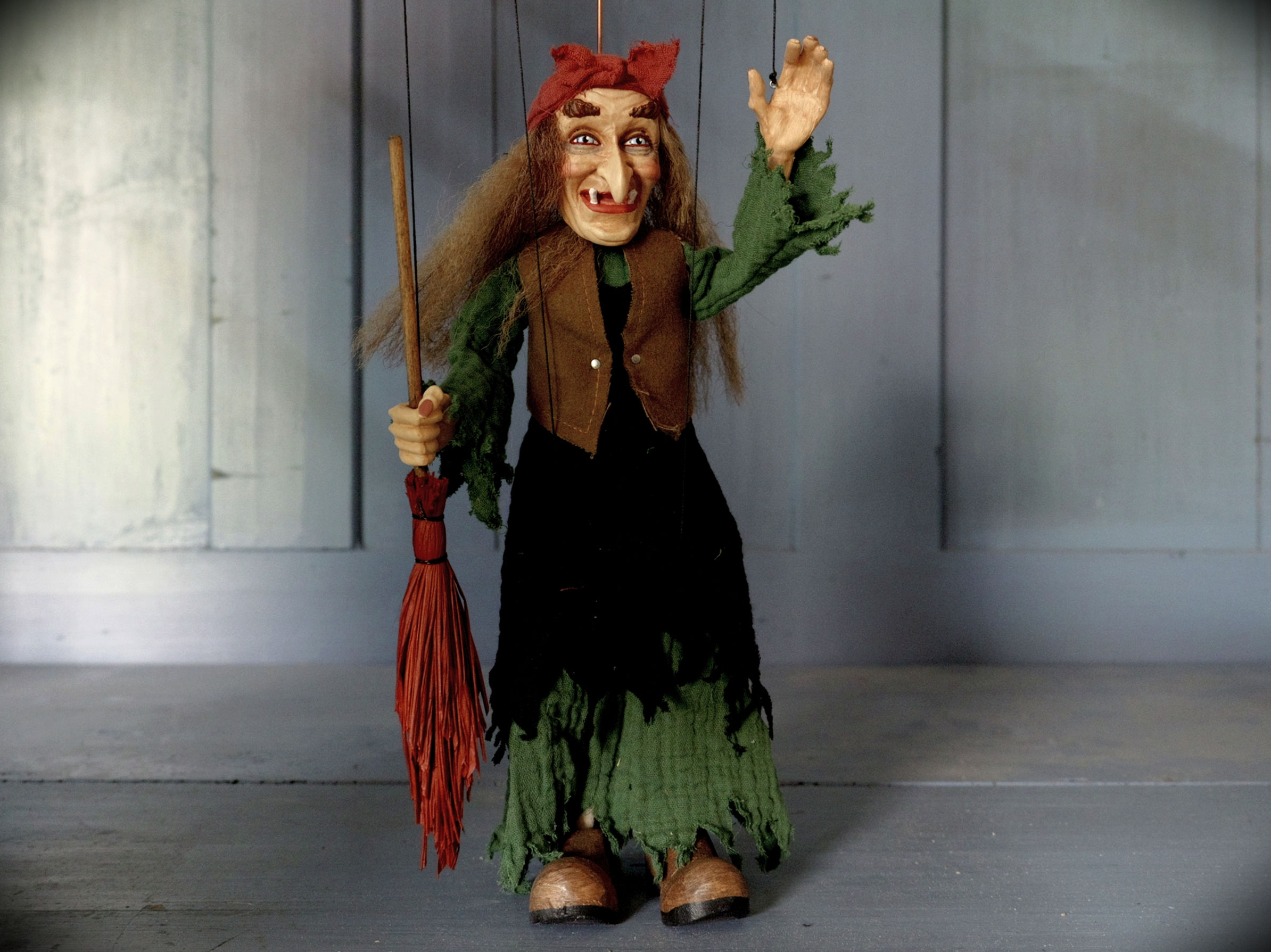 Small Witch Marionette