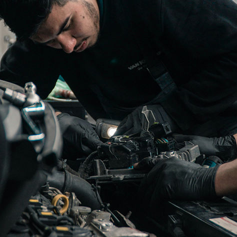 Manufactura desacelera; servicios se dinamizan