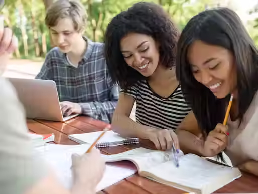 O prazo para os estudantes de todo o Brasil, incluindo os moradores da Zona Sul gaúcha, garantirem a participação no Exame Nacional do Ensino Médio (Enem) 2026 chega ao fim nesta sexta-feira, dia 12 de junho.
