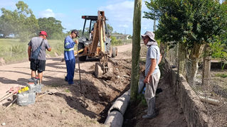 O foco principal do mutirão foi a trafegabilidade. As ruas passaram por um processo de patrolamento, visando o nivelamento do solo, seguido pelo cascalhamento em trechos estratégicos que sofriam com o desgaste natural e a ação das chuvas