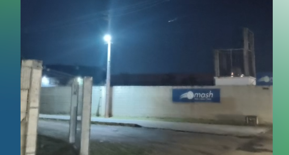Na noite desta segunda-feira (29), um fenômeno incomum chamou a atenção de moradores em diversas cidades do Rio Grande do Sul, incluindo Camaquã, na região da Costa Doce.