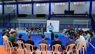 O futsal da Costa Doce deu o seu pontapé inicial para o ano de 2026. O Vélez Camaquã realizou a reapresentação oficial de seu elenco, marcando o começo de um ciclo que une planejamento estratégico e a ambição de consolidar o clube como uma das principais forças do esporte no Rio Grande do Sul e no cenário nacional.