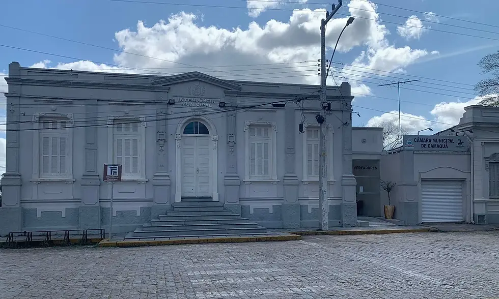 A política local na região da Costa Doce se volta para o balanço de um ano legislativo intenso. Em Camaquã, o presidente da Câmara de Vereadores, João Pedro Grill, apresentou uma análise detalhada da gestão de 2025, destacando o alinhamento de ações com as demandas da comunidade