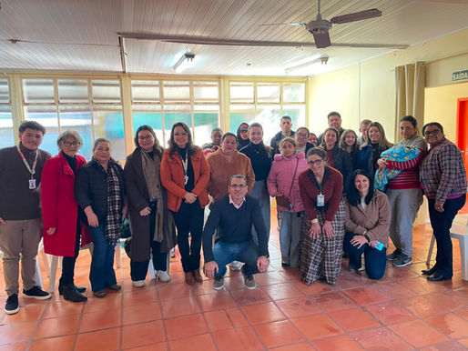 O CRAS Bom Sucesso, vinculado à Secretaria Municipal do Desenvolvimento Social, promoveu um encontro fundamental voltado às famílias atendidas pelos serviços de assistência social da região. A iniciativa, realizada em parceria com os agentes de desenvolvimento das famílias (ADFs), teve como principal objetivo oferecer um momento de acolhimento, orientação qualificada e o fortalecimento dos vínculos comunitários, essenciais para o suporte social na Zona Sul do Rio Grande do Sul.