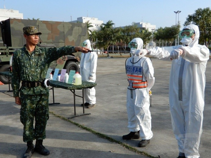 Unité de l’armée taiwanaise en tenue NBC pour combattre le Covid-19 (DR)