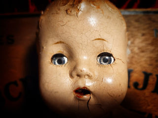 Thumbnail: Haunting Crack Composition Doll eyes