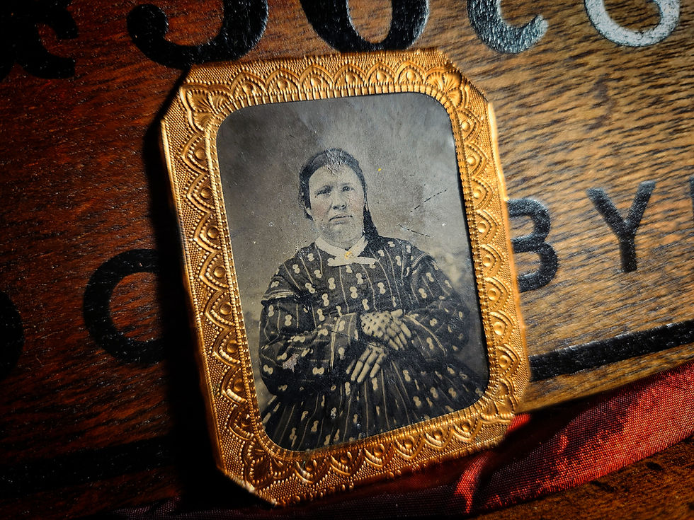 Thumbnail: Daguerreotype Tintype Photo Woman Civil War