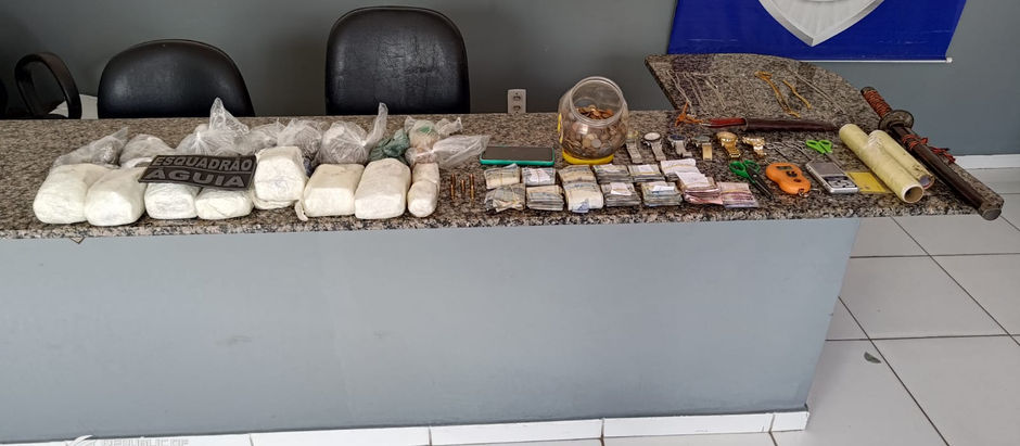 Esquadrão Águia apreende drogas, munições e dinheiro em residência na região da Linha do Trem, em Timon