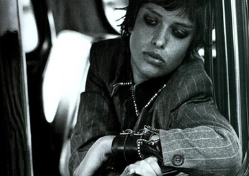 Vogue Archive August 1992.png