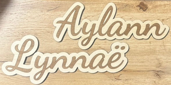 Miniature : Enseigne en bois personnalisée - Texte en bois gravé et découpé