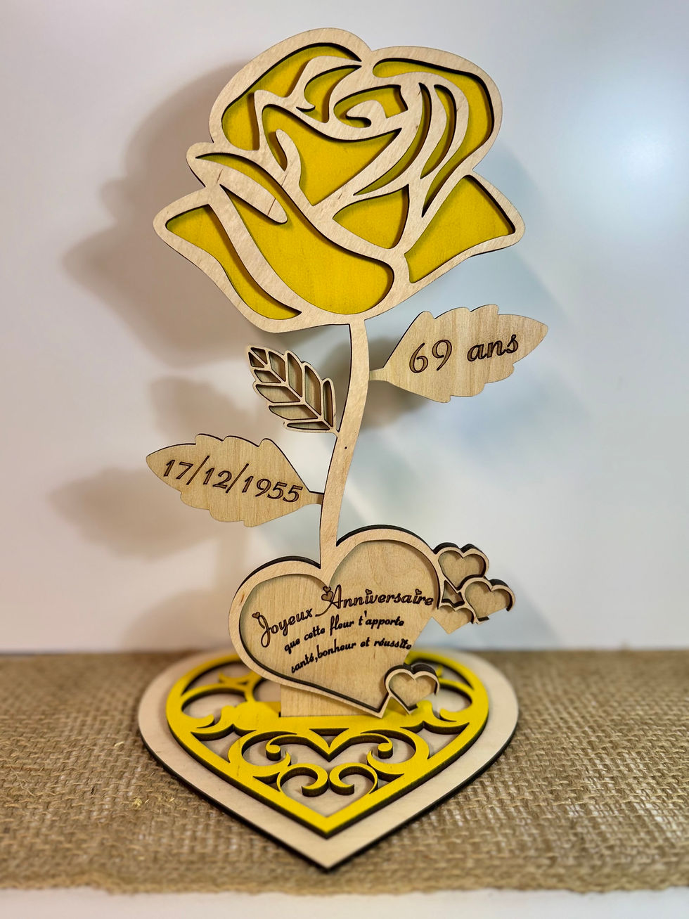 Miniature : Rose en bois personnalisée avec coeur et feuilles gravées