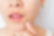 A acne é uma condição dermatológica comum que afeta pessoas de todas as idades. Este breve guia abordará suas causas, sintomas, tratamentos e seu impacto na autoestima e saúde da pele.