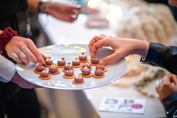 Le bavarois de carotte sur son sablé à la truffe et sa bille de fruit 🥕.jpg