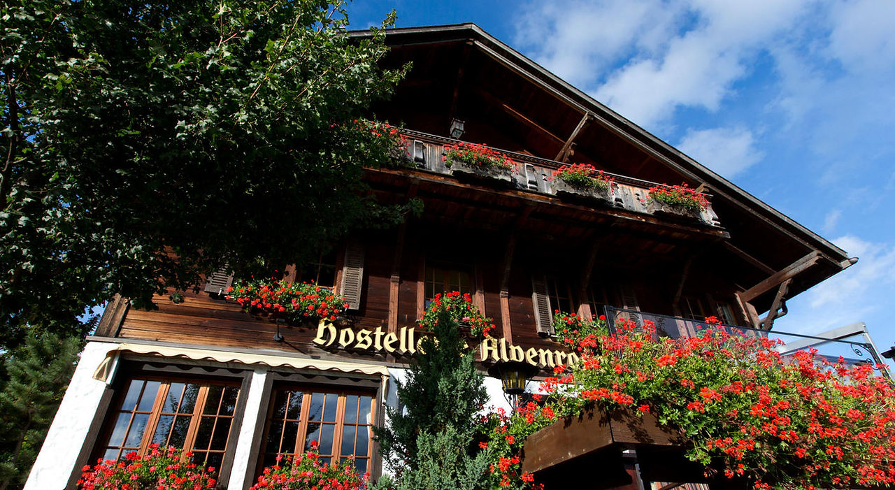 Alpenrose_Aussen_1.69784e3d0c3139f02f68bb7f44d734f61.jpg
