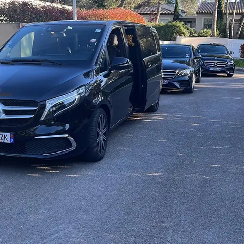 Servicio de chófer privado VTC en Furgonetas y Berlinas. 
One VTC Prestige es su servicio de chófer privado de VTC en Occitania. Le ofrecemos soluciones de transporte para todas sus solicitudes de viaje profesionales o personales, y para todas las distancias en Montpellier, en la región de Occitania, la costa mediterránea y hacia destinos en toda Francia y países europeos vecinos si es necesario. Ponemos a su disposición una flota de Sedanes y Furgonetas.
Somos su socio de excelencia y confianza para todas sus necesidades de viaje. Escuchamos sus necesidades las 24 horas del día, los 7 días de la semana.
