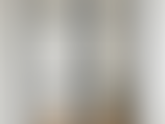 Drzwi szklane w stalowej ramie to niezwykle eleganckie rozwiązanie, które zyskuje na popularności wśród osób ceniących sobie nie tylko estetykę, ale również funkcjonalność. To połączenie szkła i metalu nie tylko tworzy efekt lekkości, ale również zapewnia solidność i trwałość, co jest niezwykle istotne w codziennym użytkowaniu.