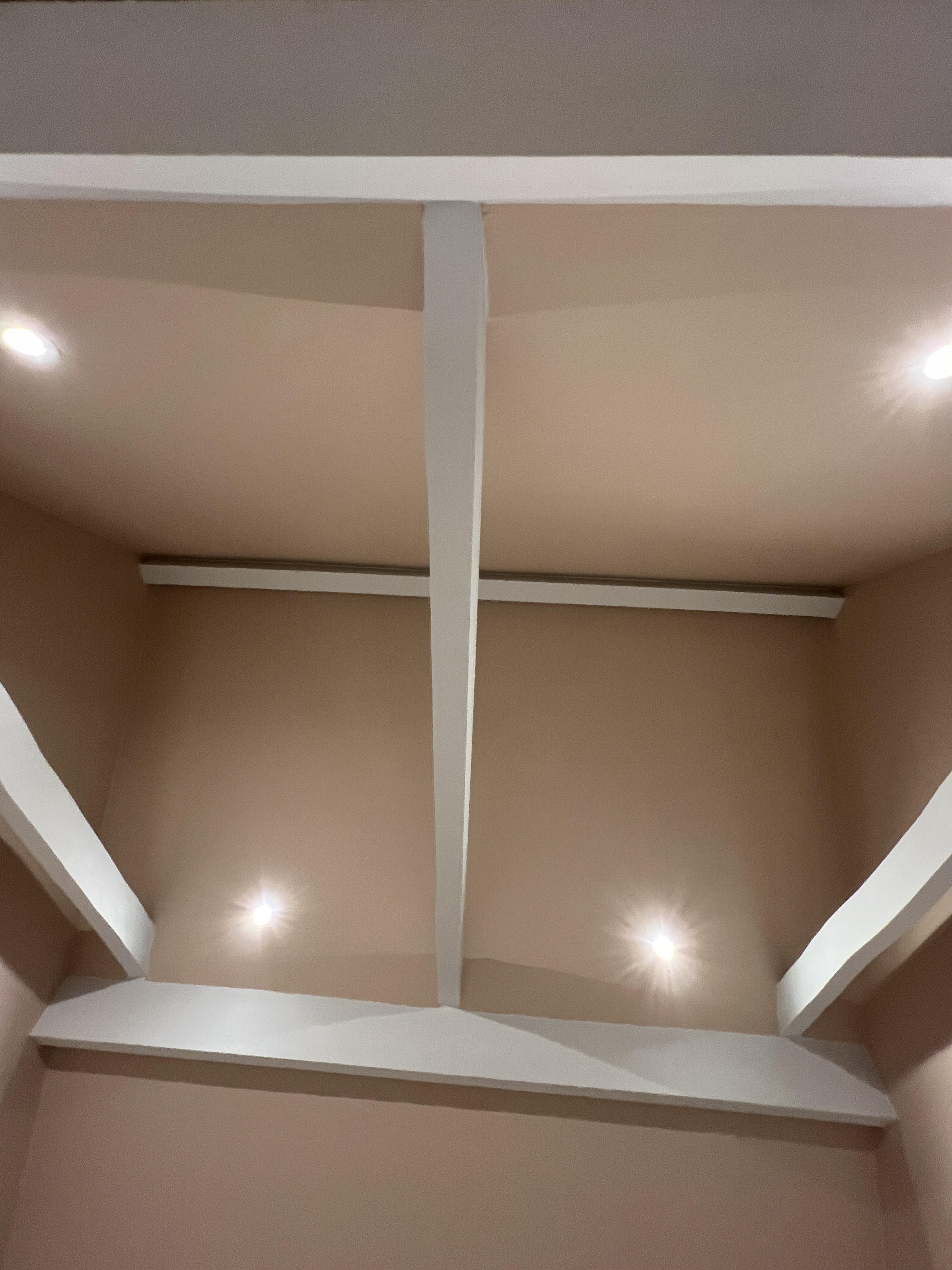 ceiling painting High Wycombe, ceiling painter, vaulted ceiling painting, white ceiling paint, stain-blocking ceiling, room decorating, interior painter, ceiling refresh, professional decorator