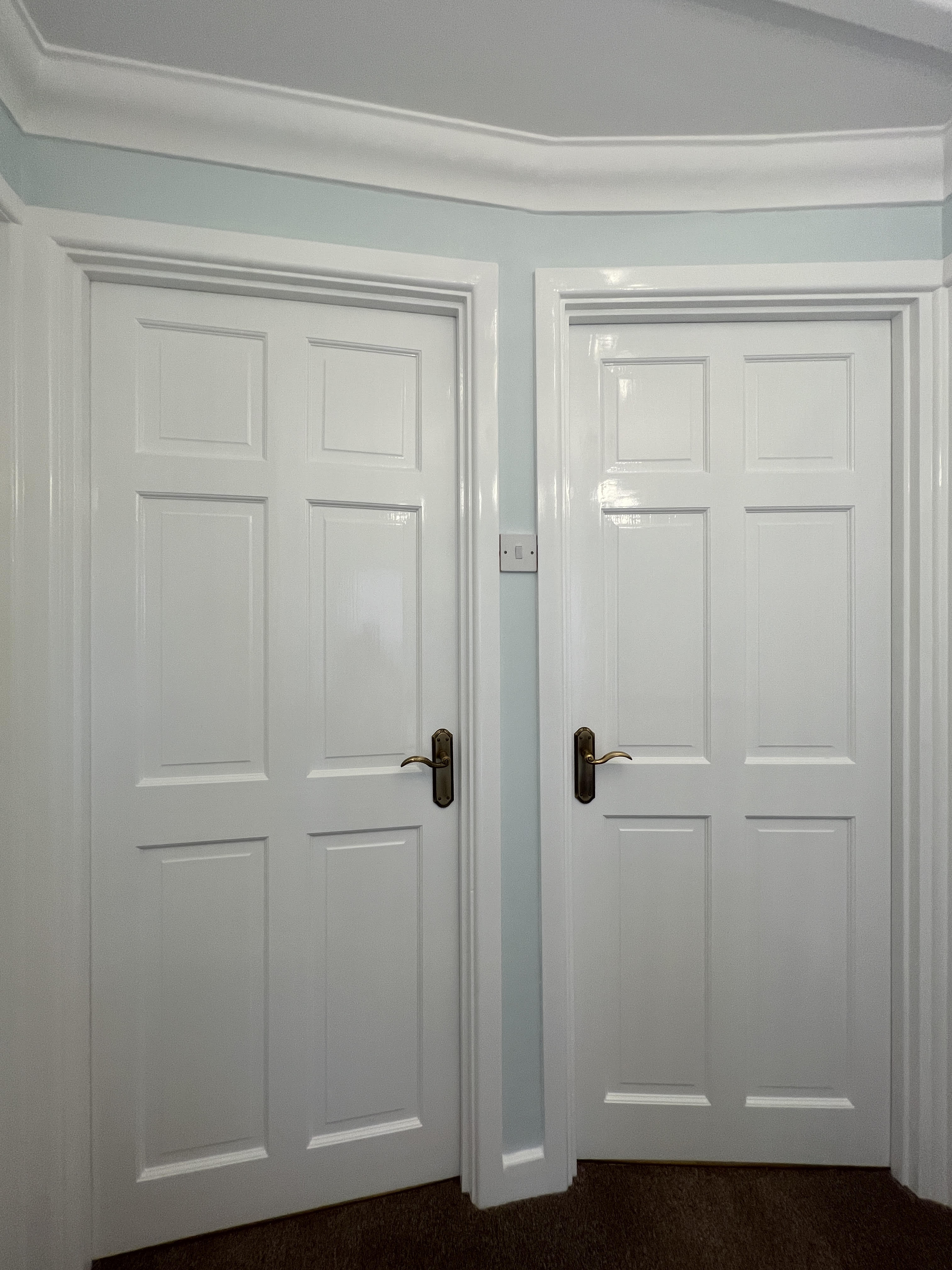 door painting High Wycombe, front door painter, interior door painting, exterior door painting, door frame painting, woodwork decorator, repaint doors, gloss painting, eggshell finish