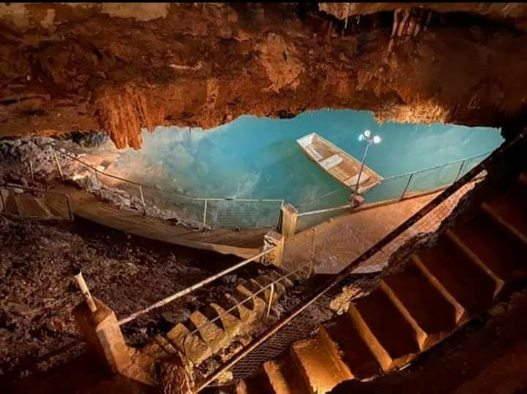 Cosmic Cavern Cave Arkansas