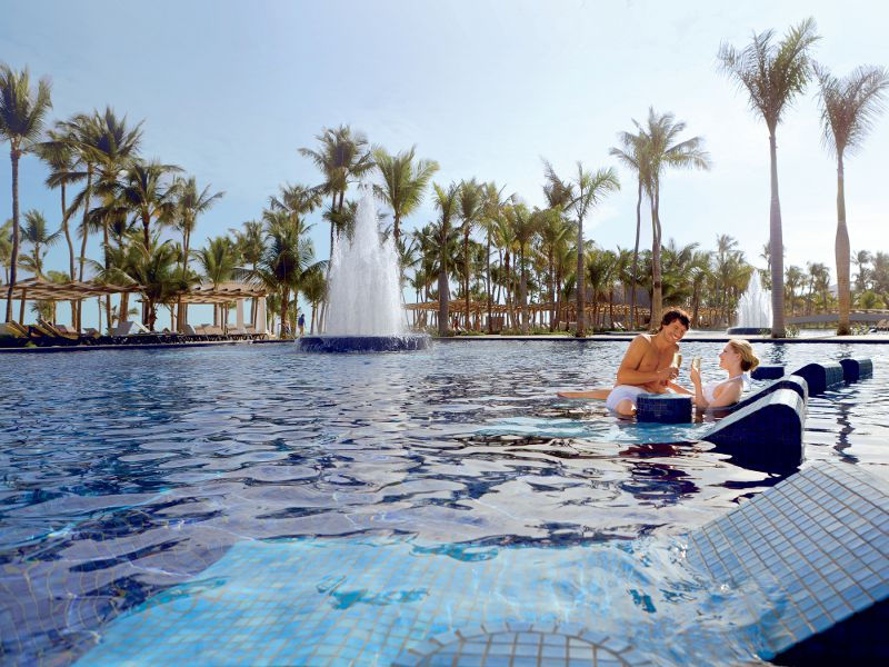 swimming-pool-hotel-barcelo-bavaro-palace-deluxe37-9549