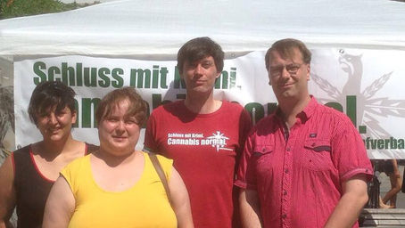 Kundgebung: “Schluss mit Krimi – Cannabis normal!” – Bilder & Pressemit
