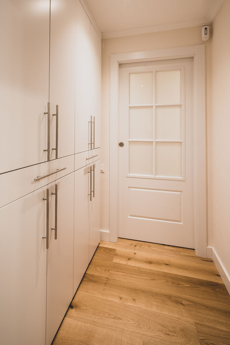Mueble a medida, suelo de parquet natural