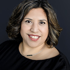 Anna Campos head shot_edited_edited_edit