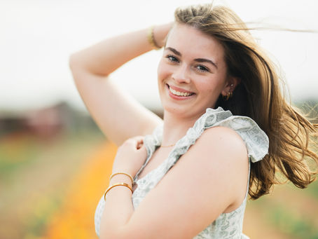 What to Wear for Your Spring Senior Session: A Marble Falls Tulip Field Guide