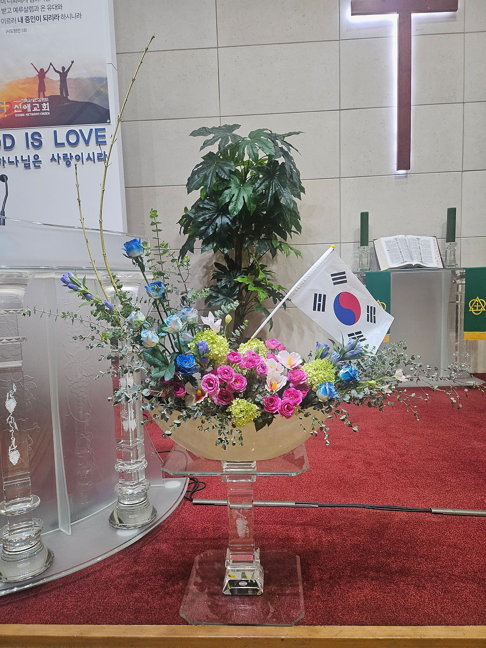 이번주일은 광복절기념주일입니다 수 많은 순국선열들의 희생위에 세워진 우리의 대한민국이 평화와번영 자유로운 진정한 의미의 광복절을 누릴수있게 하옵소서!!!