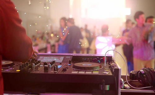 DJ Zifre en plein set mariage