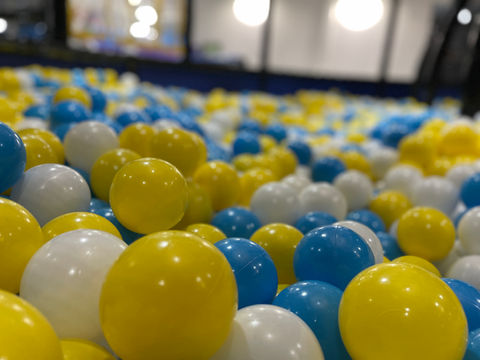 Vortex balloon pool