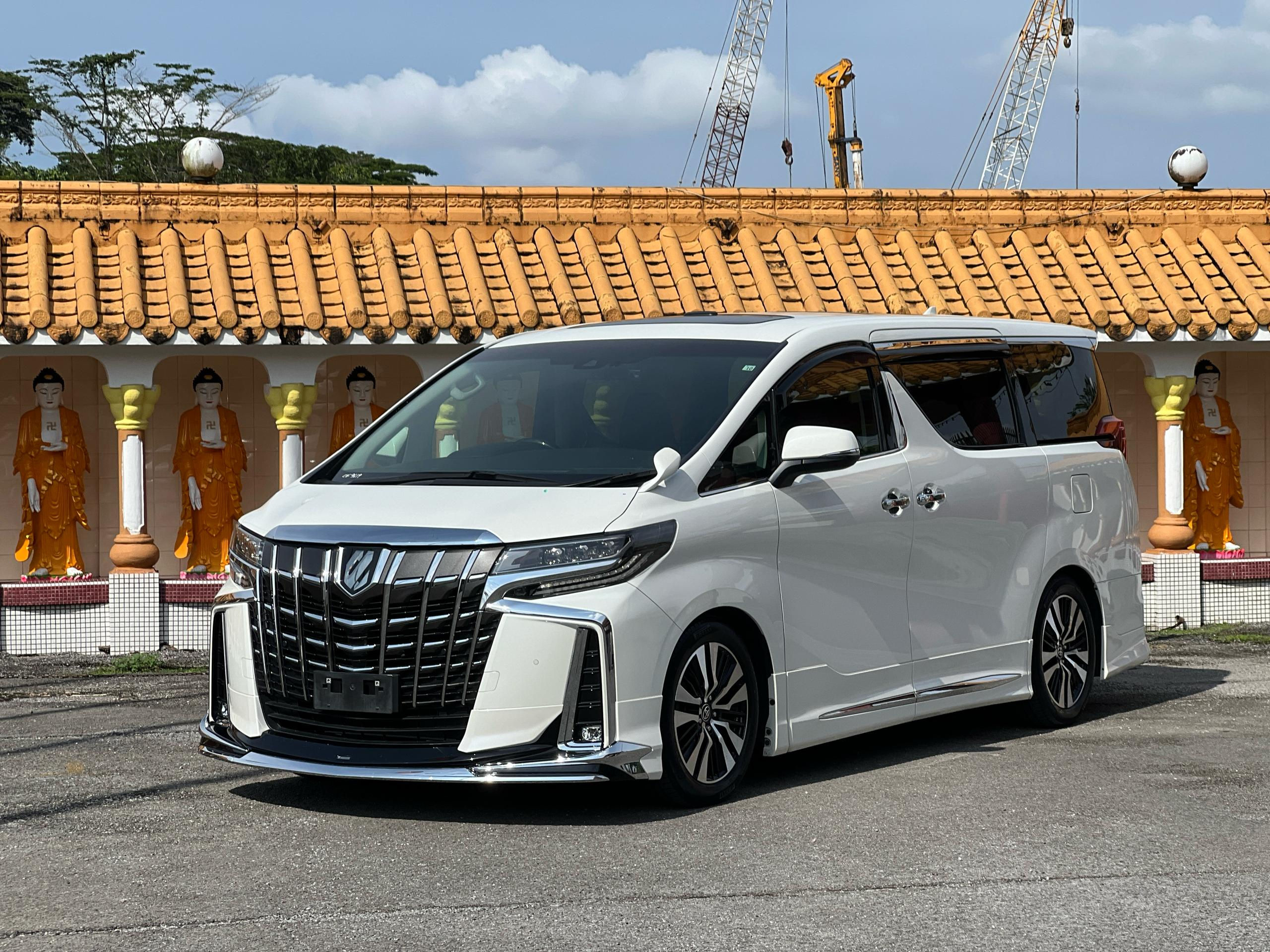New facelift Toyota Alphard 2.5 SC package year 2022