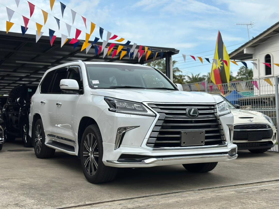 New facelift Lexus LX570 5.7 V8 year 2019