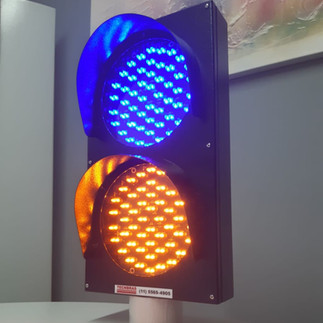 Instalação de semáforo de LED em ambiente externo