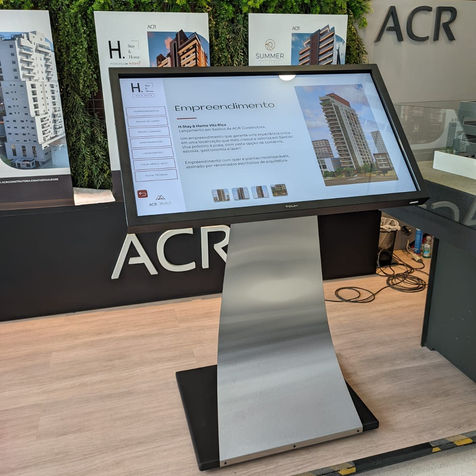 Display touch interativo profissional para eventos TOUK