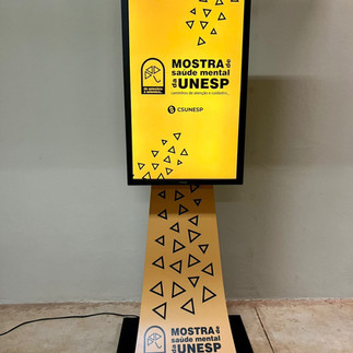 Totem touchscreen para ações promocionais e marketing