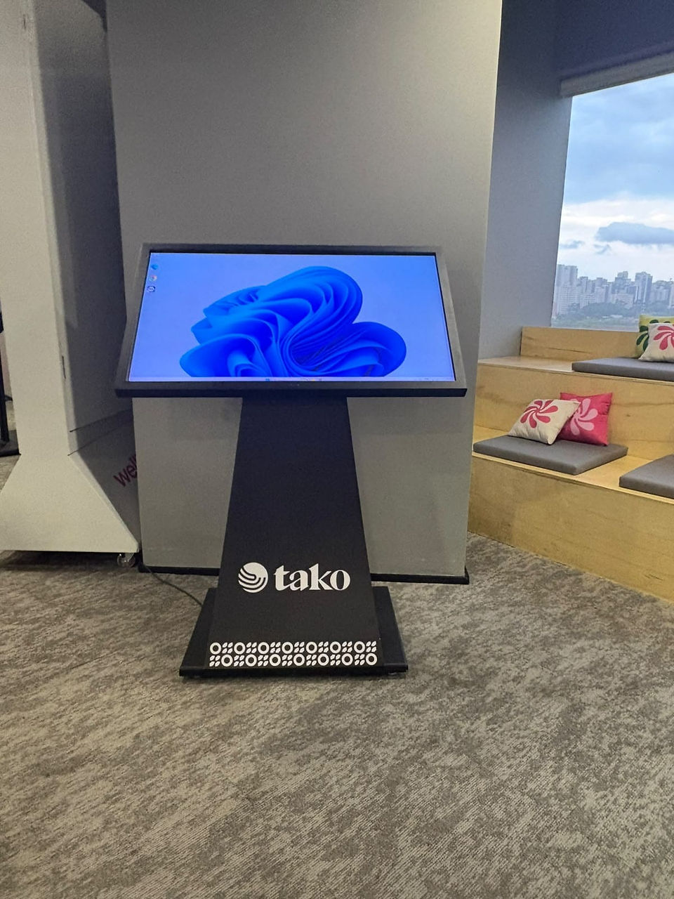 Em quais ambientes corporativos TVs Touchscreen e soluções interativas fazem sentido