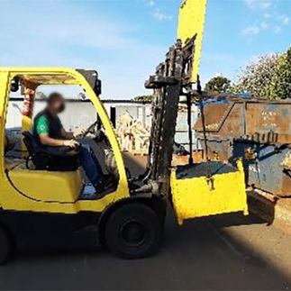 A Importância da Caçamba Auto Basculante da SP Metal na Indústria e Armazém | SP Metal | Guabiruba