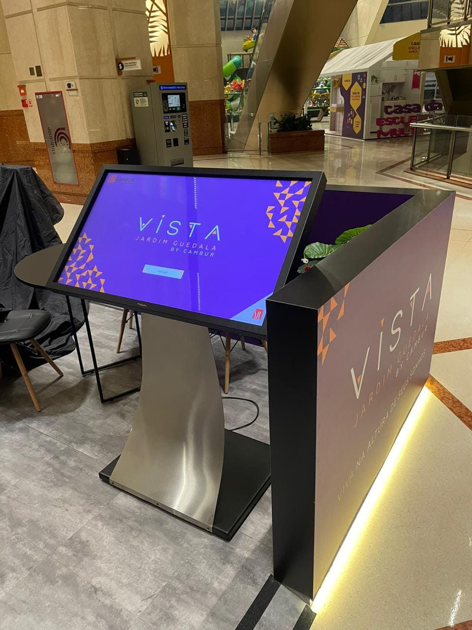 Totem touch screen interativo para empresas
