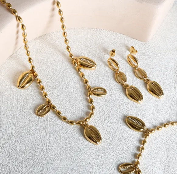 Thumbnail: Cowrie Set