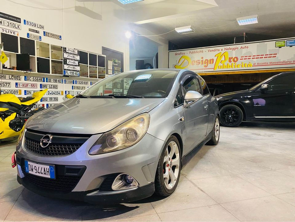 Miniatura: Opel Corsa OPC - 2010