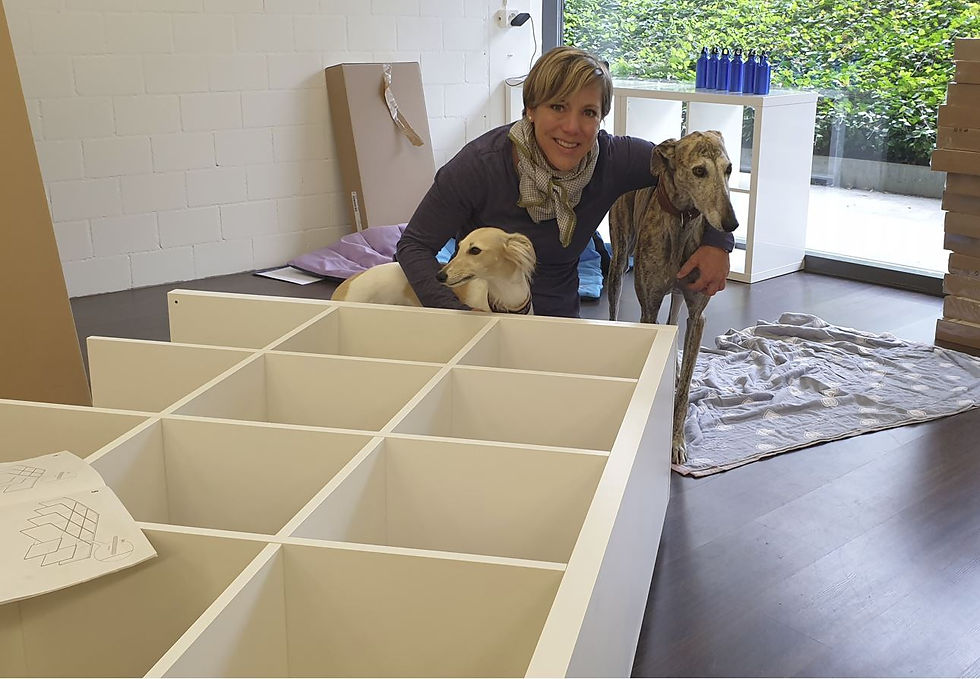 Isabelle, unsere Freundin, mit den helfenden Hunden :-)