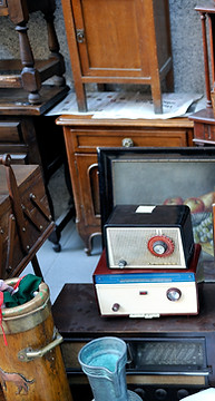 Marché aux puces et de l'équipement radio.