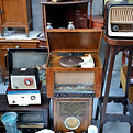 Flohmarkt und Funkgeräte.